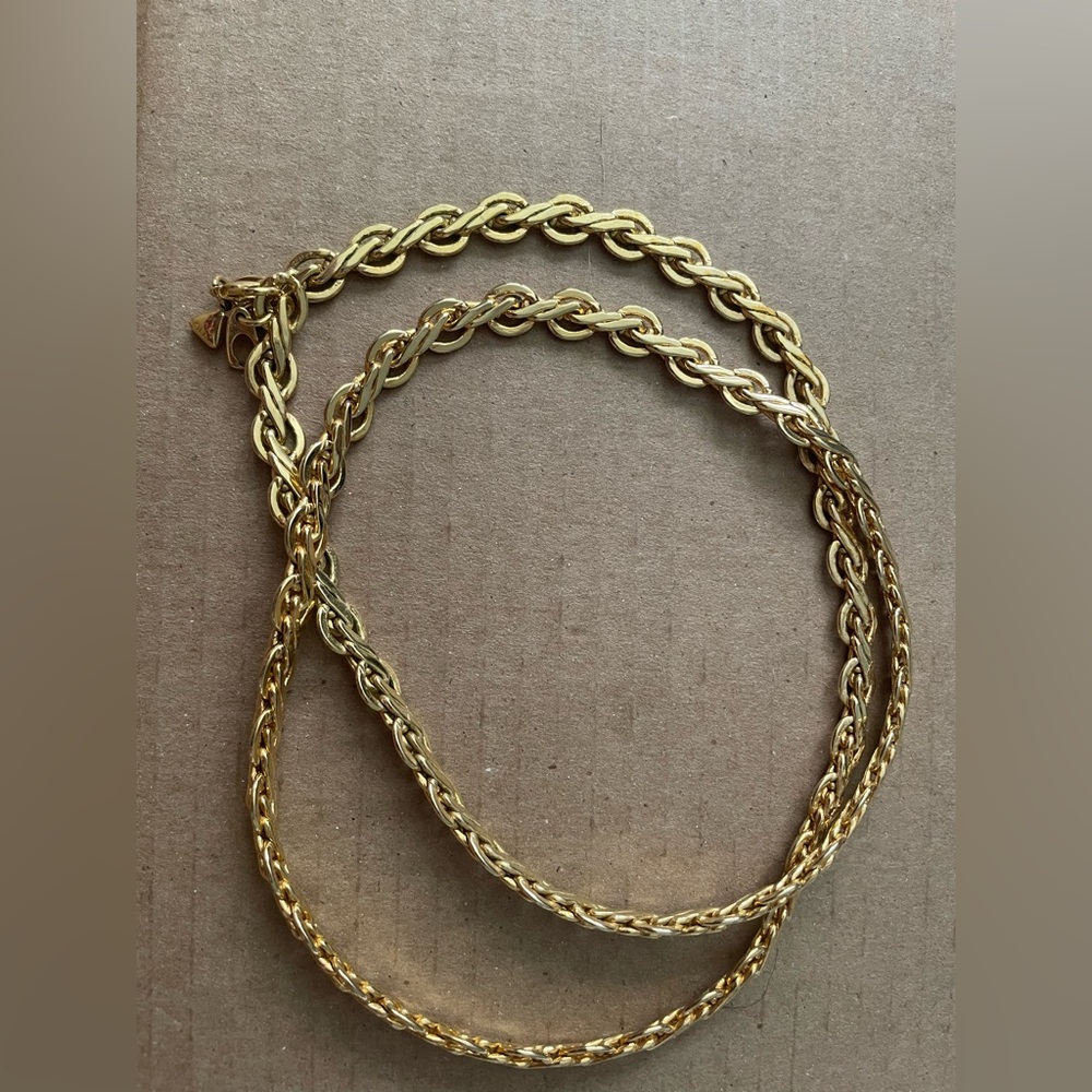 Gold chain necklace